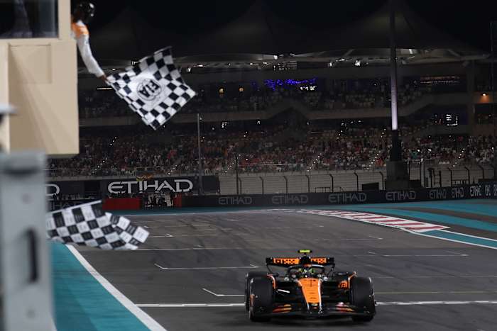 Lando Norris wint de seizoensafhankelijke Grand Prix van Abu Dhabi en bezegelt daarmee de constructeurstitel voor McLaren