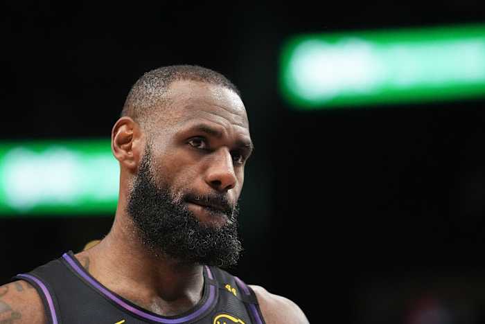 LeBron James werd vrijdag uitgesloten van de wedstrijd van Lakers in Minnesota vanwege voetpijn