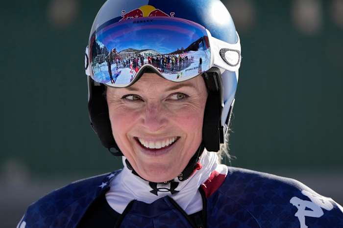Lindsey Vonn doet mee aan een paar afdalingen, een nieuwe stap op weg naar haar comeback op 40-jarige leeftijd
