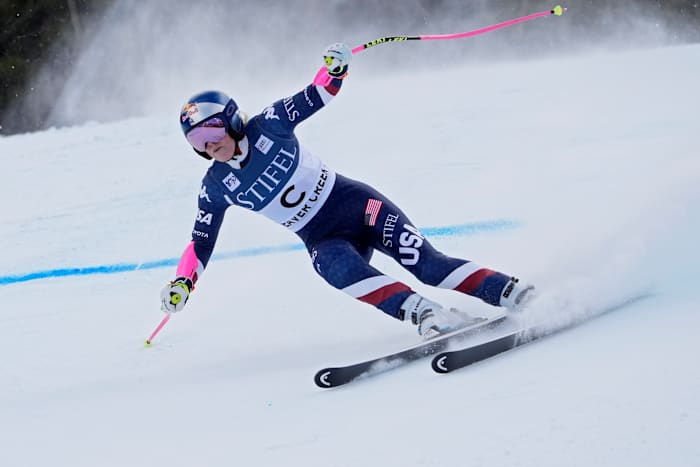 Lindsey Vonn slaat terug op critici die denken dat ze gek is om op 40-jarige leeftijd weer te gaan skiën