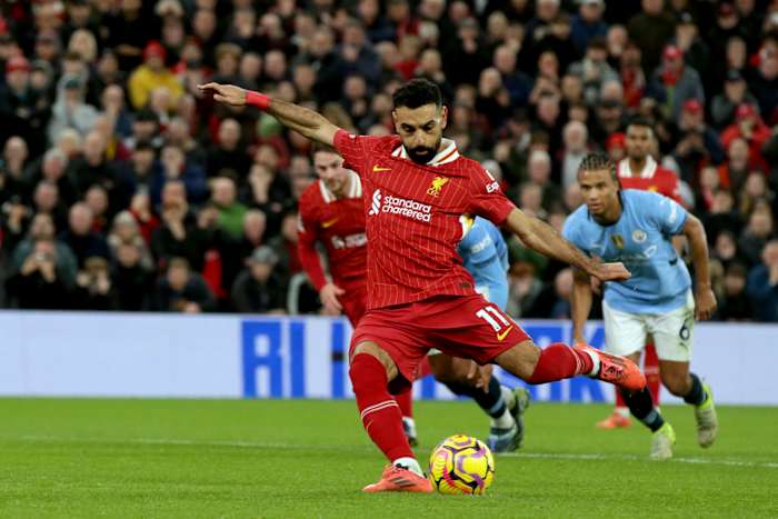 Liverpool verslaat Man City met 2-0 en heeft negen punten voorsprong in de Premier League