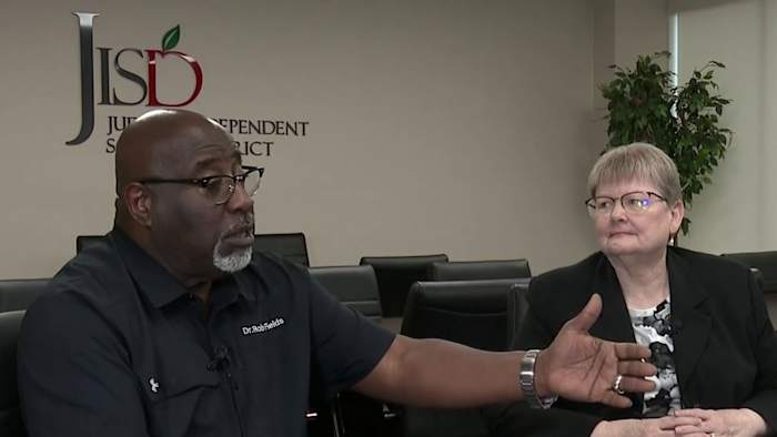 Logistiek lijkt Judson ISD in de weg te staan, waardoor zevendeklassers kunnen stemmen over het verhuizen van scholen