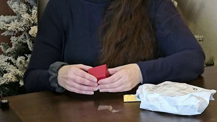 Lokale vrouw waarschuwt dat 'mysterieus geschenk' in de post in verband kan worden gebracht met een crimineel plan