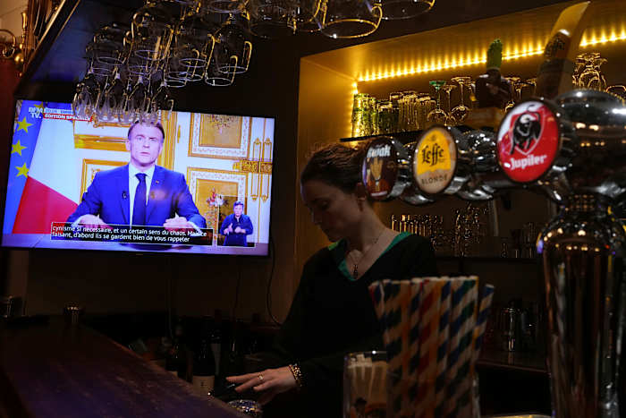 Macron streeft naar een politiek akkoord om een ​​nieuwe premier te benoemen en de stabiliteit van Frankrijk te herstellen