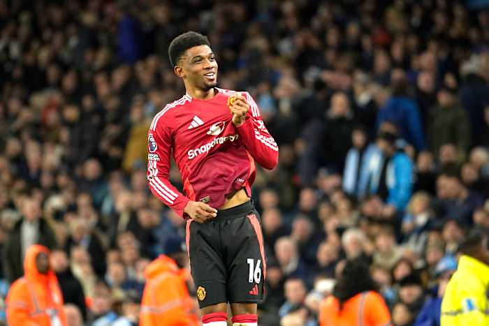 Man United boekt een verbluffende late 2-1 comeback-overwinning tegen Man City