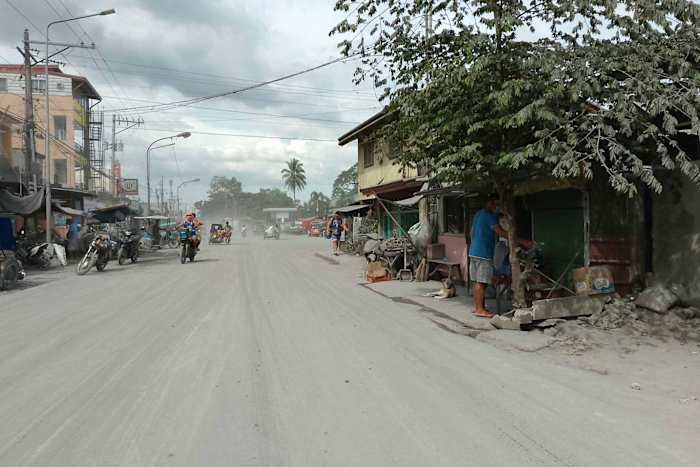 Massale evacuatie van Filippijnse dorpen is aan de gang na een korte maar grote vulkaanuitbarsting