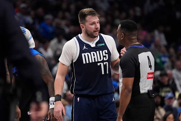 Mavs-ster Luka Doncic zal ongeveer een maand out zijn voordat de kuitblessure wordt gecontroleerd, zegt AP-bron