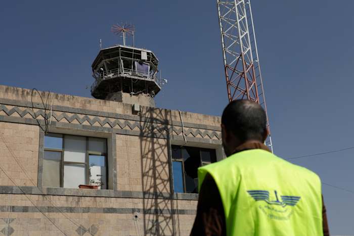 Midden-Oosten laatste: Houthi-rebellen vuren raketten af ​​op Israël, uren na luchtaanvallen op de luchthaven van Jemen