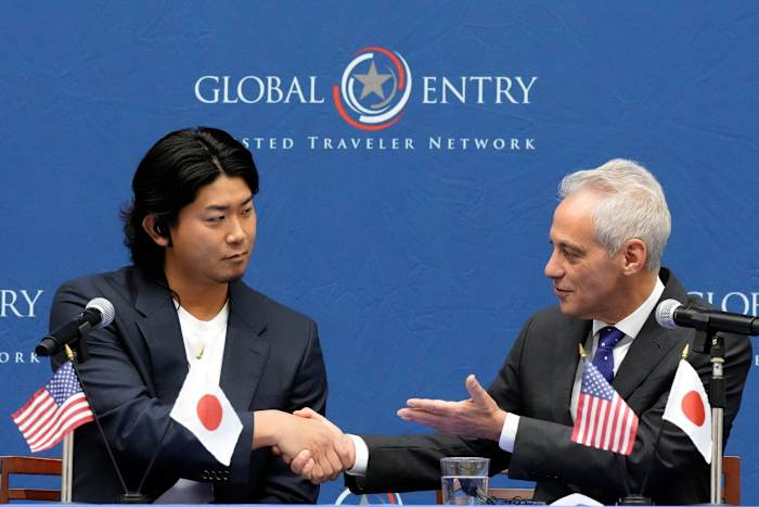 Moet Sasaki zich bij Cubs voegen? Emanuel, een fan van het team en ambassadeur in Japan, gedraagt ​​zich diplomatiek