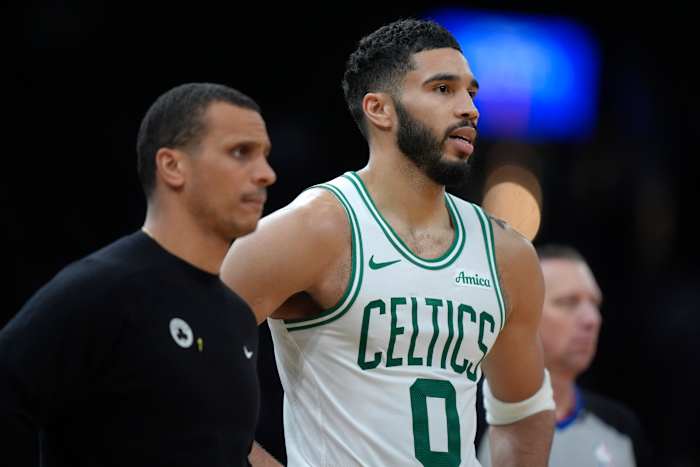 NBA legt Celtics-coach Joe Mazzulla een boete van $ 35.000 op voor opmerkingen na de wedstrijd richting officials