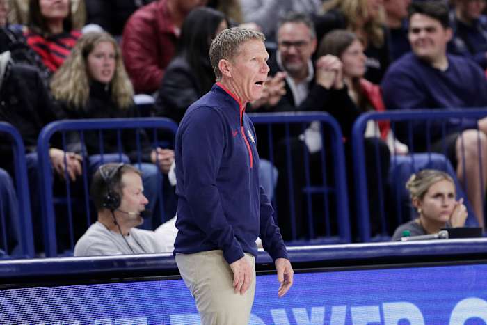 Nummer 14 Gonzaga's match met nummer 22 UCLA is de headliner in het lichte AP Top 25-schema van de week