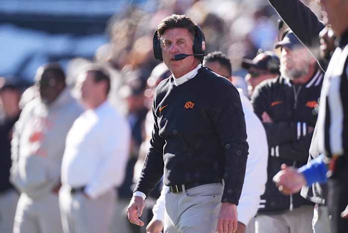 Oklahoma State-coach Mike Gundy stemt ermee in om het contract na seizoen 3-9 te herstructureren