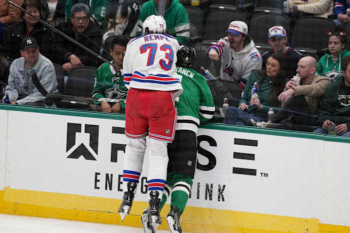 Rangers-aanvaller Matt Rempe is acht wedstrijden geschorst wegens elleboogstoot op Heiskanen