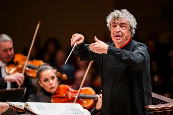 Semyon Bychkov dirigeert door pijn heen tijdens de viering van het Jaar van de Tsjechische muziek met een Noord-Amerikaanse tournee