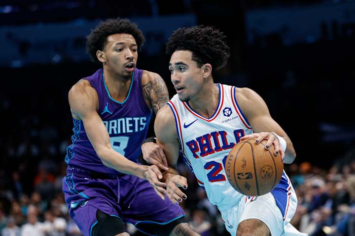 Sixers opvallende rookie Jared McCain is voor onbepaalde tijd out met een gescheurde meniscus die een operatie vereist