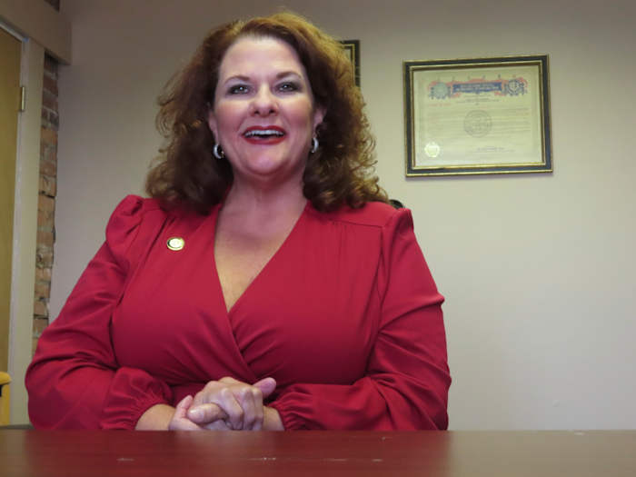 Sommige casinomedewerkers in Atlantic City roepen de vakbondsbaas op om af te treden omdat hij zich verzet tegen een rookverbod