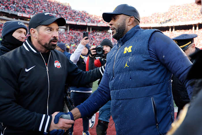 Spelers uit Michigan, Ohio State vechten nadat Wolverines nr. 2 Buckeyes heeft verslagen. De politie gebruikt pepperspray
