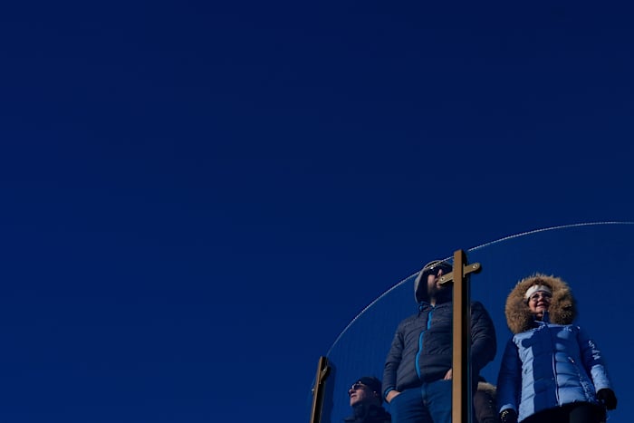 Stormen omsluiten Iowa en Oost-Nebraska met ijs en genereren een zeldzame tornadowaarschuwing in San Francisco