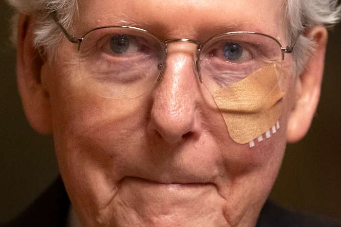 Terwijl hij zich voorbereidt om het leiderschap te verlaten, daagt McConnell Trump uit op het gebied van het buitenlands beleid