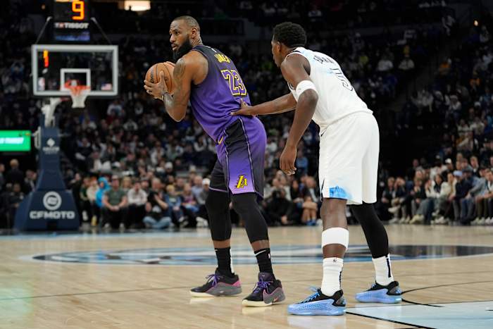 Timberwolves blazen Lakers 109-80 uit achter Randle, Gobert en harde verdediging