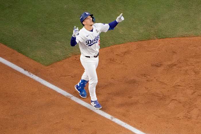 Tommy Edman gaat akkoord met een vijfjarig contract van $ 74 miljoen met Dodgers nadat hij de World Series heeft helpen winnen