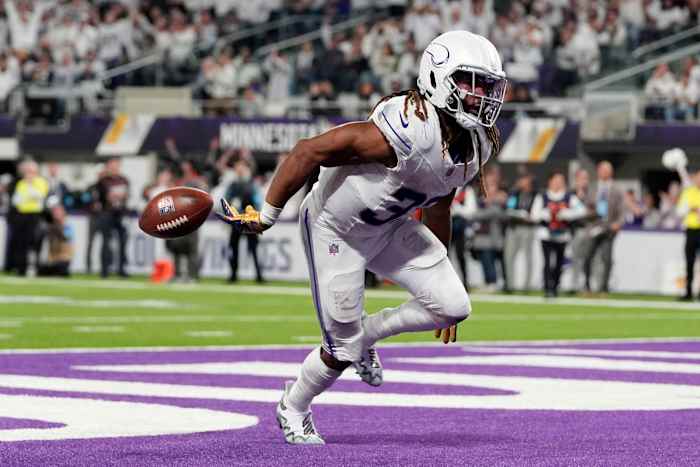 Vikingen winnen zevende op rij en smeden gelijkspel voor NFC North-voorsprong met 30-12 klap voor de wankelende Bears