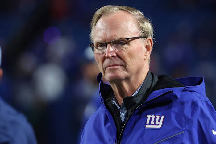 Vliegtuig cirkelt rond MetLife Stadium met bericht aan mede-eigenaar John Mara om de 'afvalcontainerbrand' van de Giants te repareren