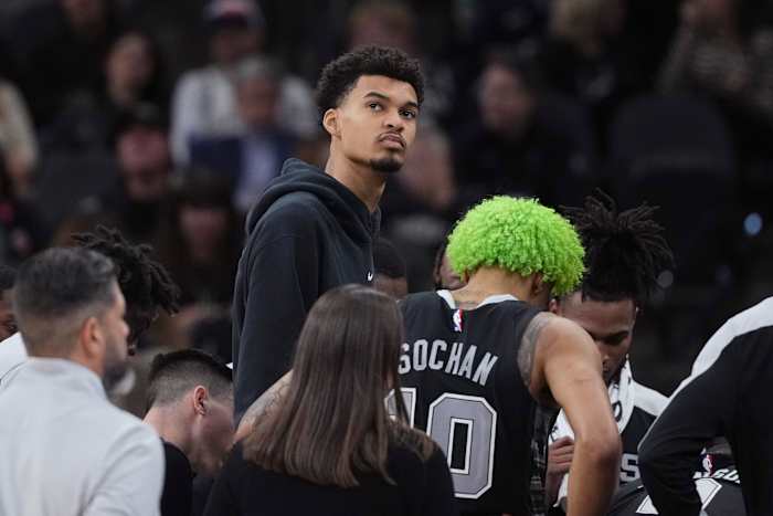 Vucevic en Dosunmu leiden Bulls naar seizoenshoge prestatie in 139-124 overwinning op Spurs met Wembanyama uitgeschakeld