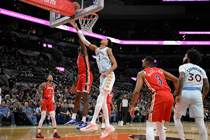 Wembanyama helpt Spurs om Pelicans te verslaan, 121-116, terwijl Paul tweede wordt in career assists