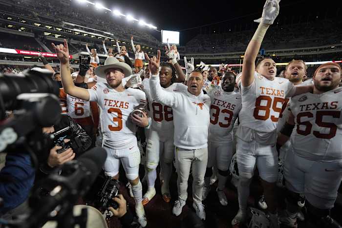 Wisner heeft carrièredag ​​nu nr. 3 Texas doorgaat naar SEC-titelspel met 17-7 overwinning op nr. 20 Texas A&M