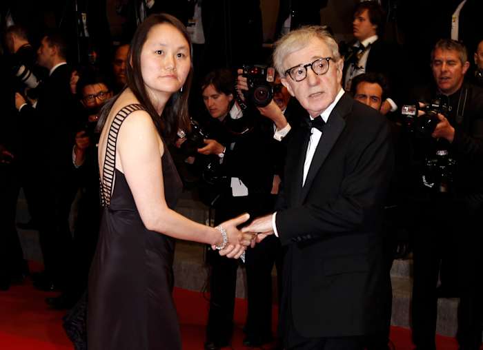 Woody Allen en Soon-Yi Previn worden aangeklaagd door de persoonlijke chef-kok die ze hebben ontslagen