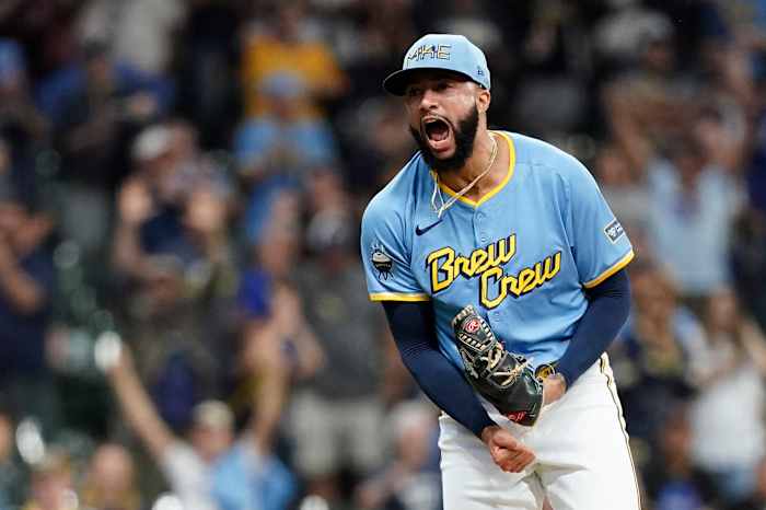 Yankees komen dichterbij Devin Williams van Brewers voor Nestor Cortes, Caleb Durbin