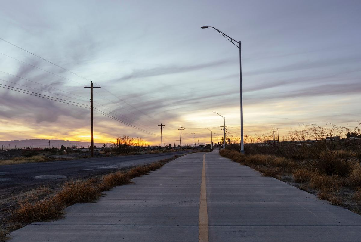 Eén van de fiets- en wandelpaden door een wijk in Presidio. De EPA-subsidie ​​zal bijdragen aan de financiering van de aanleg van een groene gordel die voor schaduw langs deze paden in de stad zal zorgen.