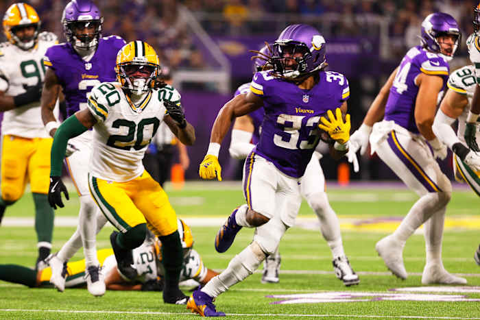 Aaron Jones, George Kittle en Morgan Fox zijn de finalisten voor de Salute to Service-prijs van de NFL