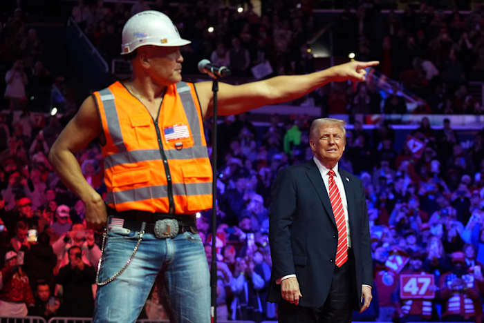 Acht jaar geleden vermeden sterren de inauguratie van Trump. Deze keer is het anders