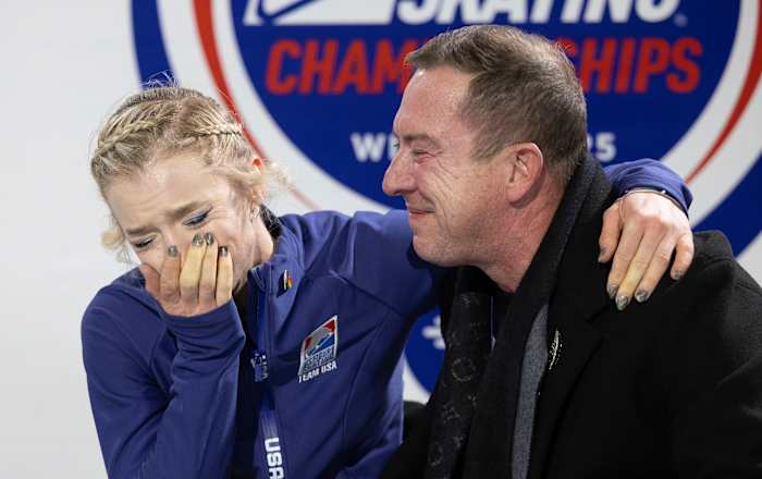 Amber Glenn verdedigt haar titel op de Amerikaanse kampioenschappen kunstschaatsen terwijl Alysa Liu laat aarzelt