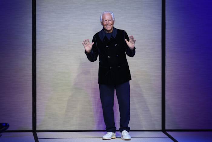 Armani Privé wordt 20. De Italiaanse maestro, 90, viert met Paris Couture en beroemdheden
