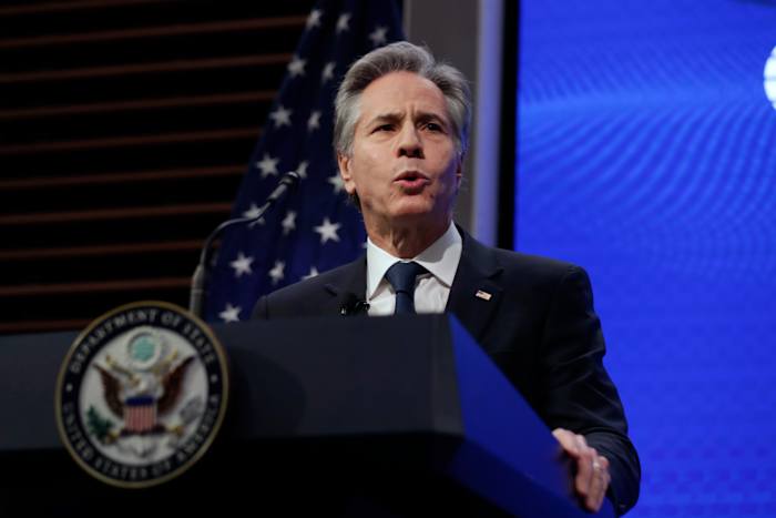 Blinken verdedigt het Amerikaanse beleid ten aanzien van Gaza terwijl zijn laatste briefing van het ministerie van Buitenlandse Zaken wordt onderbroken door protesten