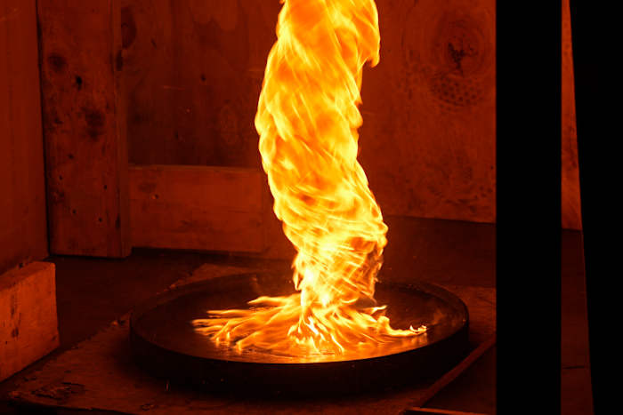 Brandtornado's vormen een risico onder de extreme bosbranden in Californië