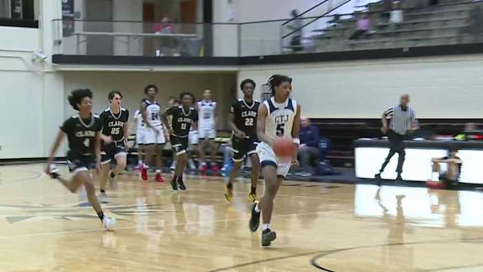 Brennan domineert Harlan, Johnson blijft ongeslagen in districtsspel met overwinning op Clark