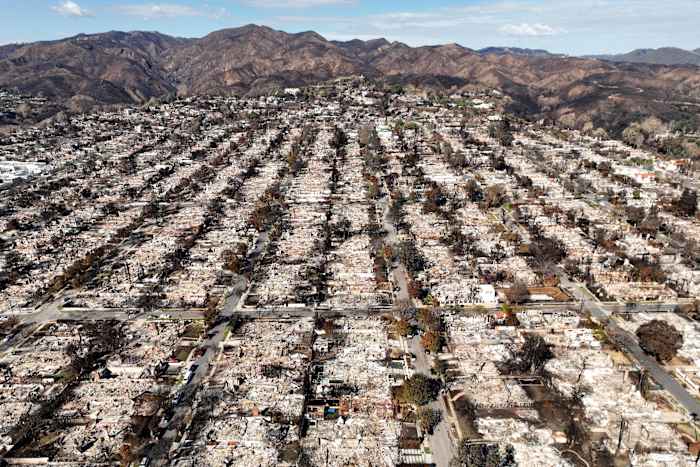 Californië beschouwt het laat van de slachtoffers van de natuurbrand om oliemaatschappijen aan te klagen voor schadevergoeding