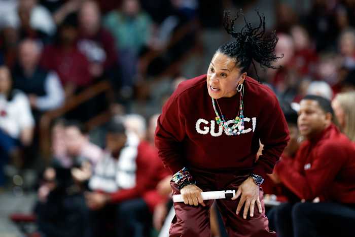Coaches Staley, Mulkey pronkt met hun modestijl in LSU-South Carolina Showdown