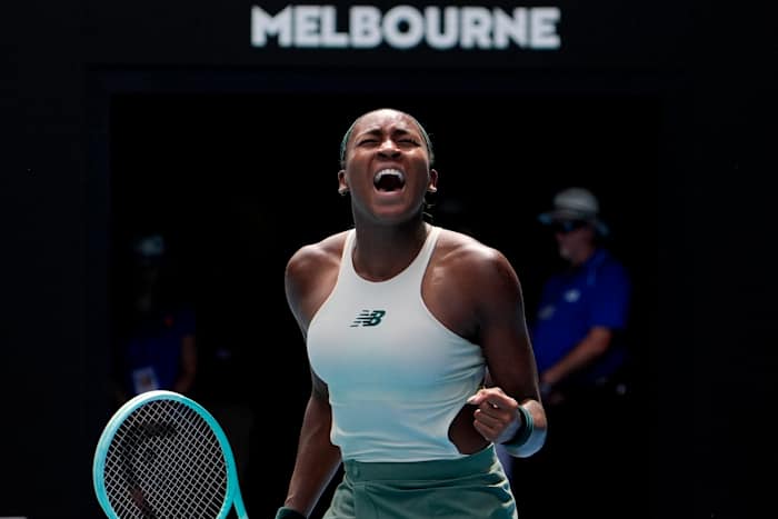 Coco Gauff laat een set vallen, maar bereikt de kwartfinales van de Australian Open. Sabalenka wint ook