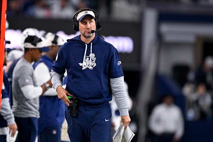 Cowboys interviewen hun aanvallende coördinator, Brian Schottenheimer, tijdens het zoeken naar coaches