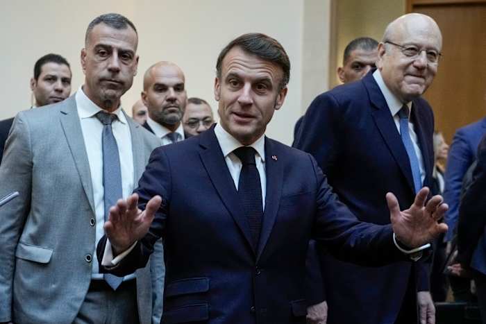De Franse Macron spreekt zijn steun uit voor nieuw leiderschap in Libanon nu het land zich herstelt van de crisis