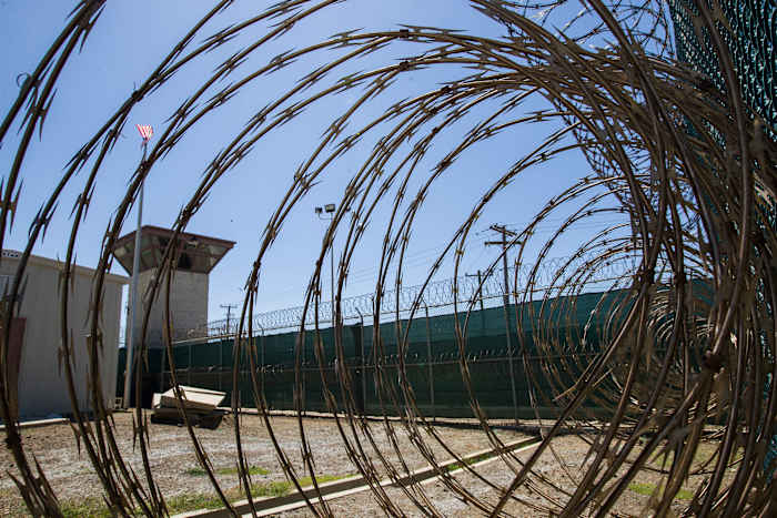 De VS draagt ​​na meer dan twintig jaar zonder aanklacht elf Guantanamo-gevangenen over naar Oman