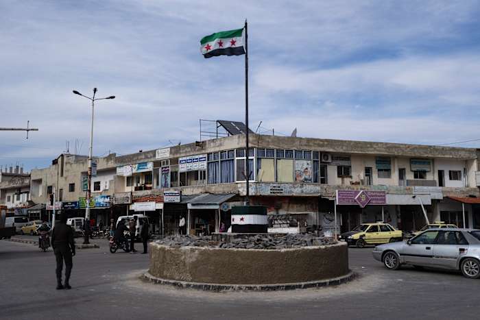 De VS versoepelen de beperkingen voor Syrië, terwijl de sancties gehandhaafd blijven