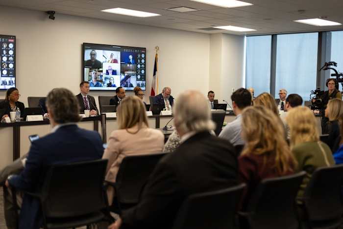 De directeur van de Texas Medical Board gaat met pensioen na opschudding over zijn baan bij Planned Parenthood