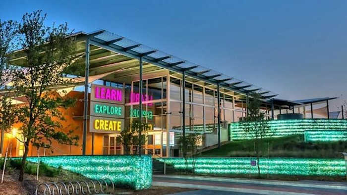 De doseum die is ingesteld om dinsdagochtend 10-jarig jubileum te beginnen