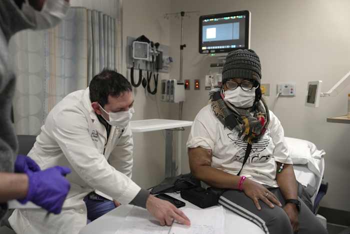 De enige persoon ter wereld met een functionerend varkensorgaan floreert na een record van twee maanden